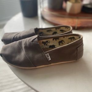 Toms